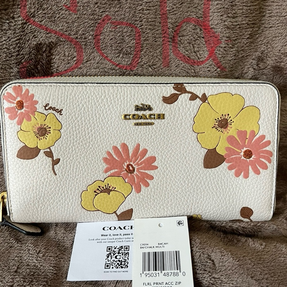 Coach floral print accordion zip wallet. New,never used with tags unattached